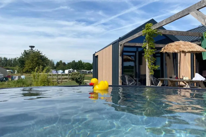 Pool 10 of 20