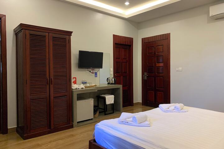Room 10 of 31