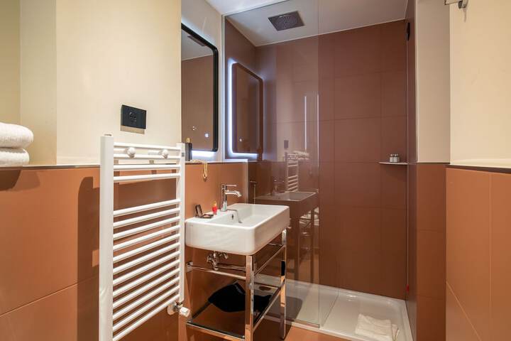 Room 34 of 83