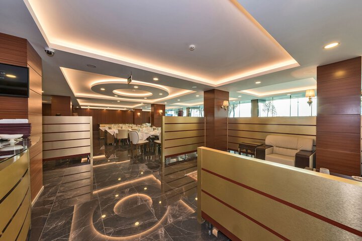 Entrance & Lobby