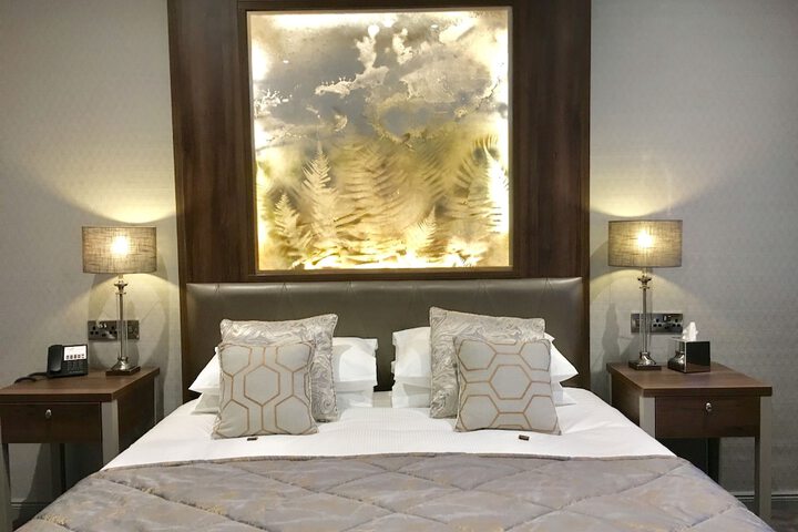 Room 12 of 83