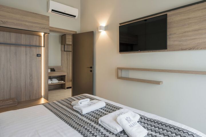 Room 53 of 152