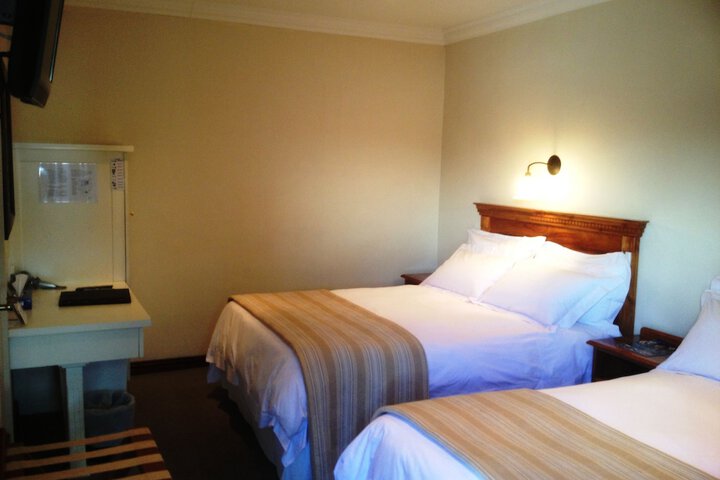 Room 3 of 33
