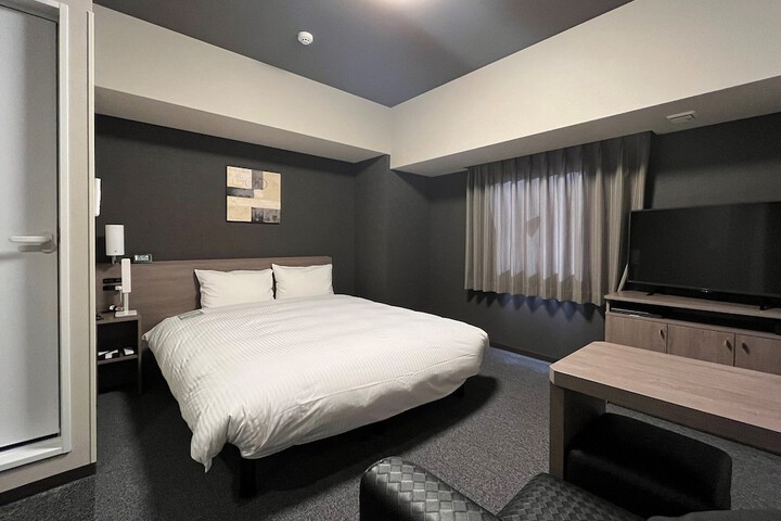 Room 5 of 28