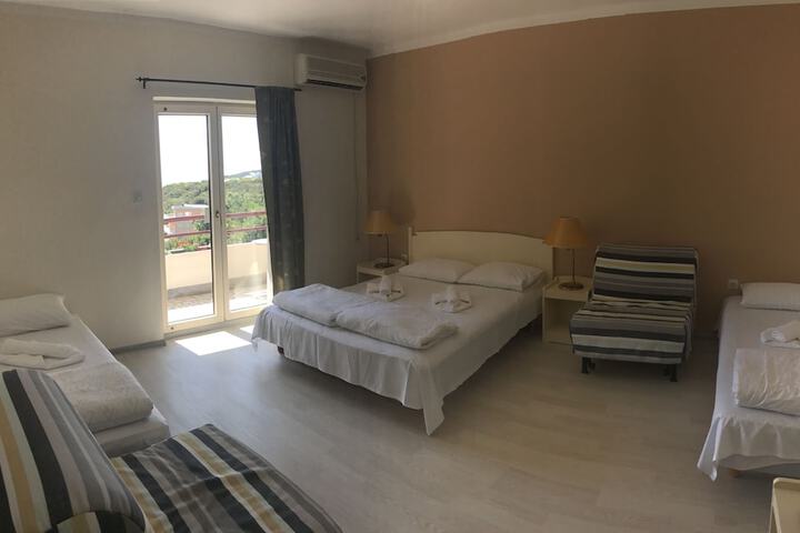 Room 15 of 52
