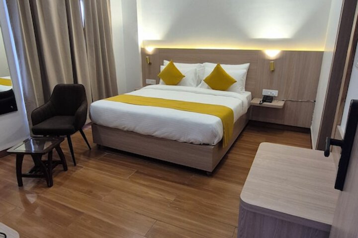 Room 9 of 36