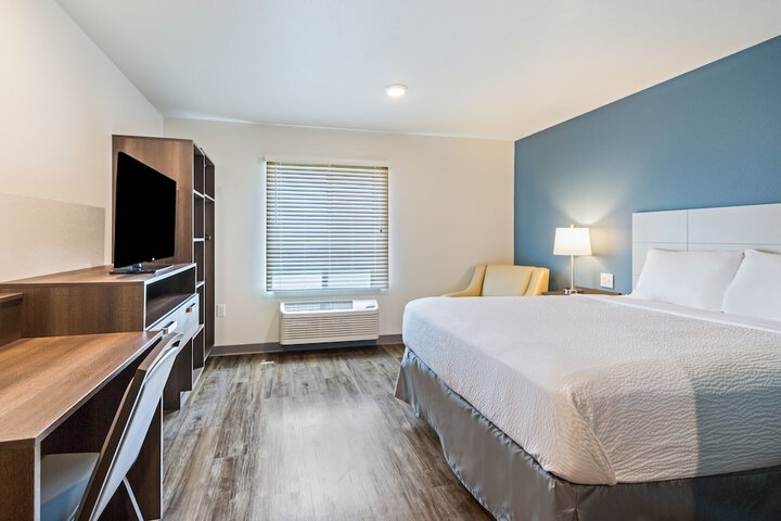 1 Queen Bed Accessible (16 of 24)
