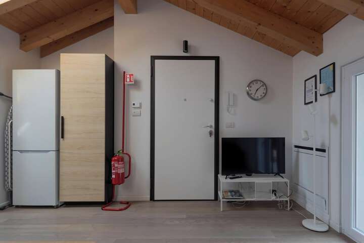 Room 10 of 27
