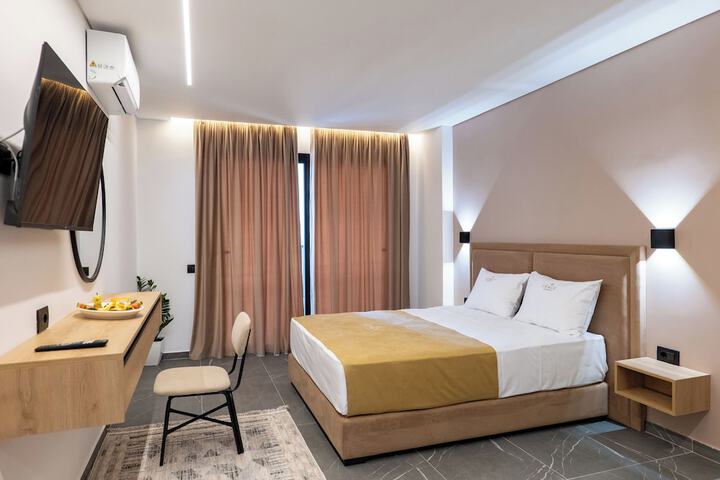 Room 33 of 108