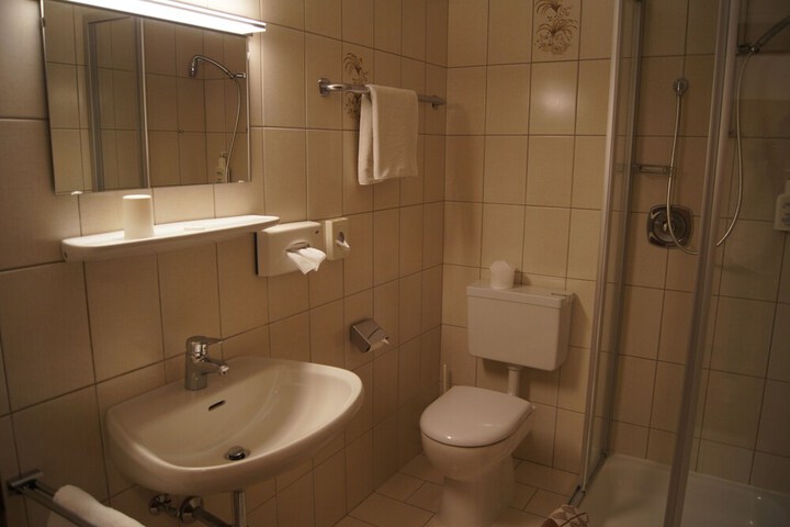 Room 13 of 82
