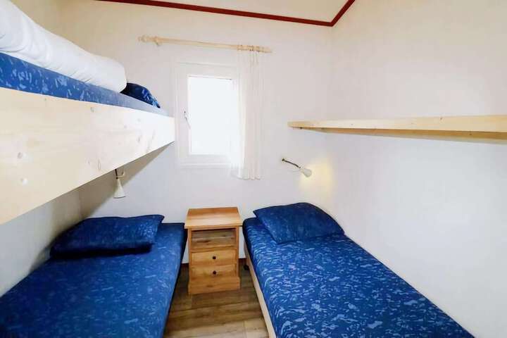 Room 8 of 154
