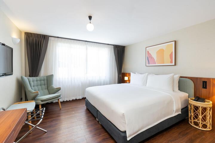 Room 4 of 71