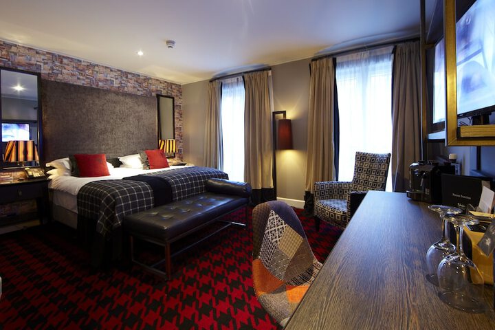 Room 4 of 74