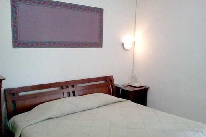 Room 16 of 34