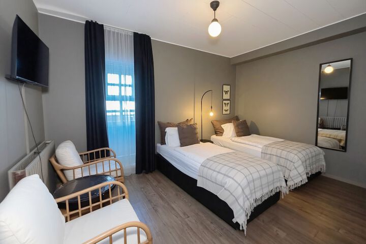 Room 32 of 64
