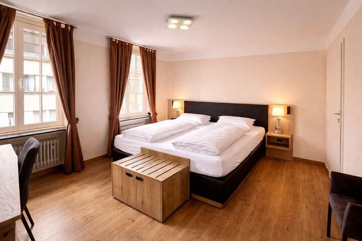 Room 10 of 25