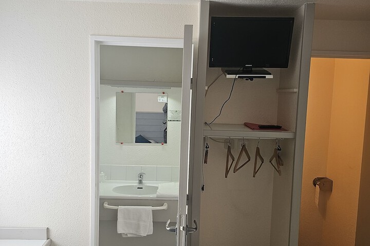 Room 9 of 47