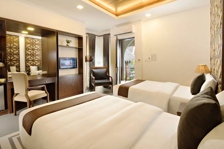 Room 12 of 80