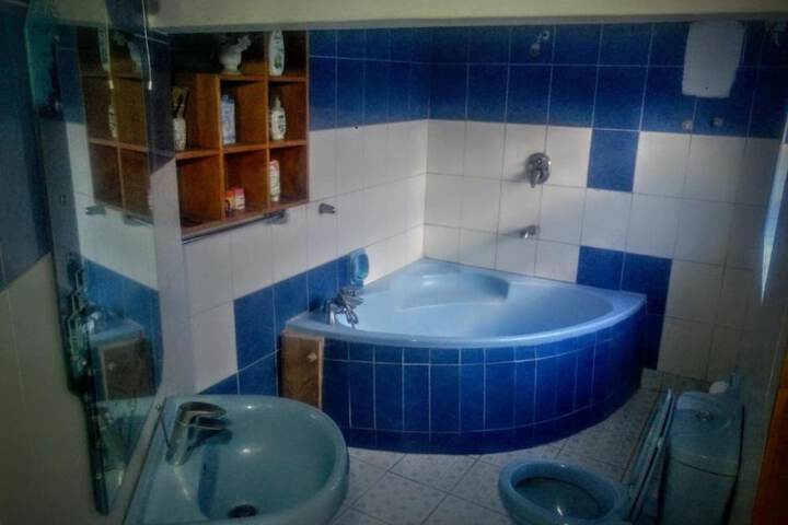 Room 5 of 7