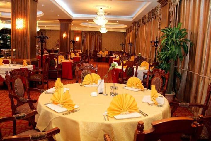 Dining 46 of 48
