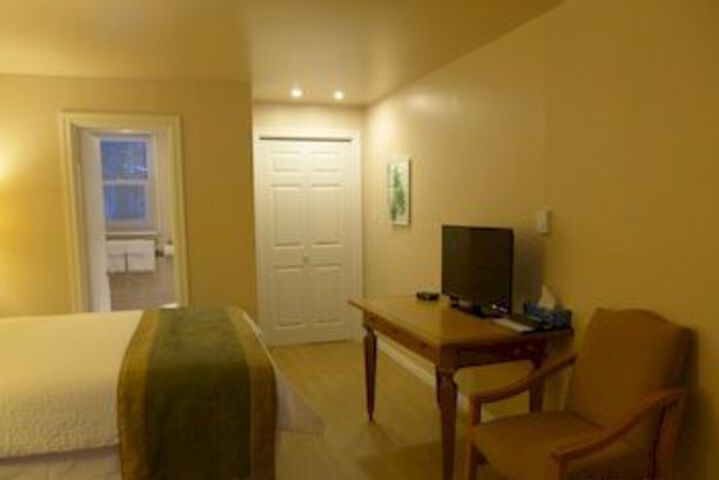 Room 32 of 42