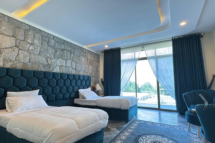 Room 2 of 39