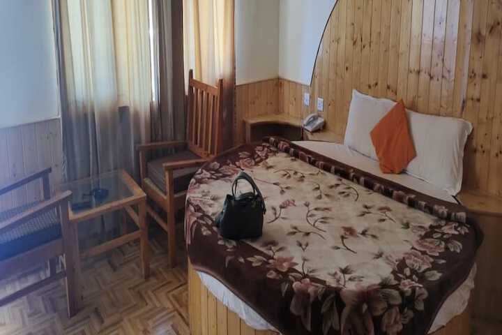Room 5 of 13