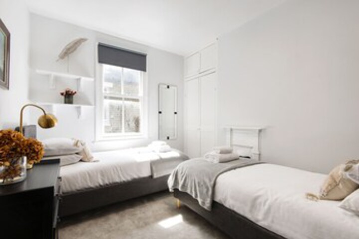 Room 26 of 33