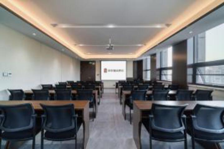 Room 8 of 20