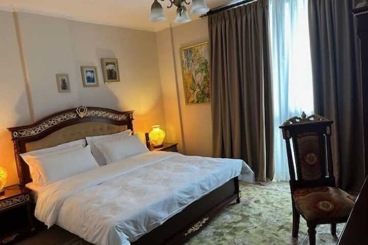 Room 16 of 64