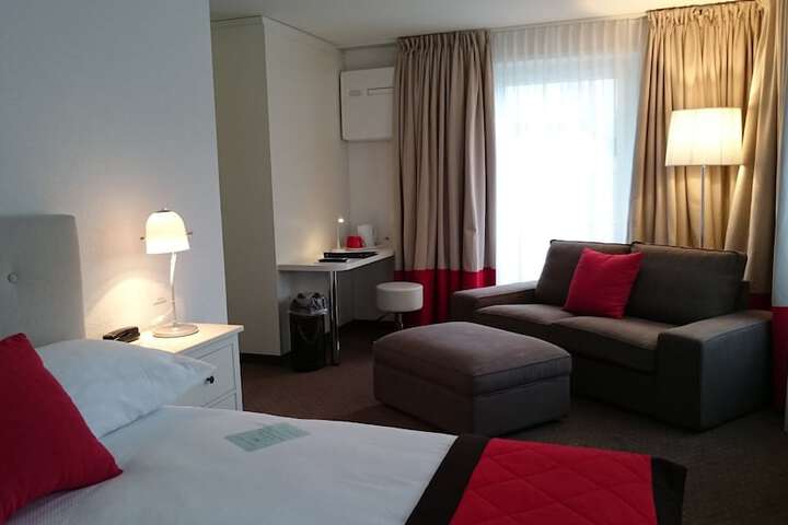 Room 4 of 45
