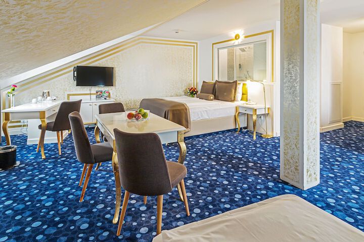 Room 33 of 54