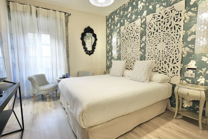 Room 53 of 99