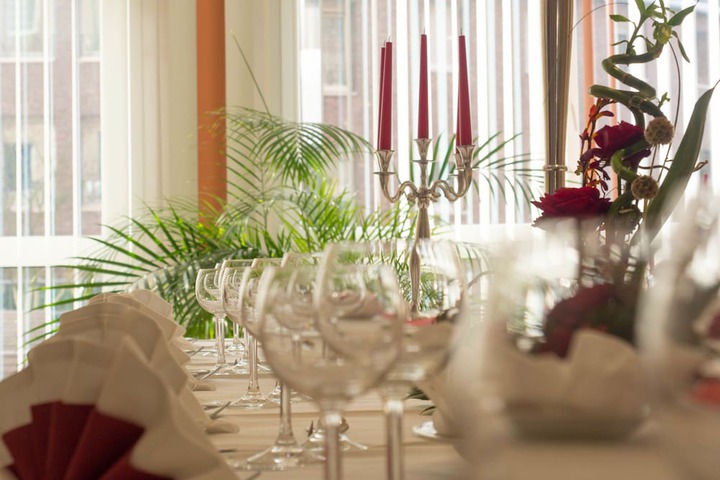 Dining 19 of 33