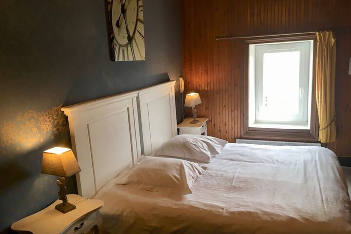 Room 6 of 40