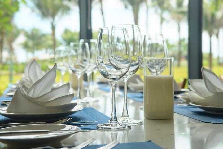 Dining 53 of 90