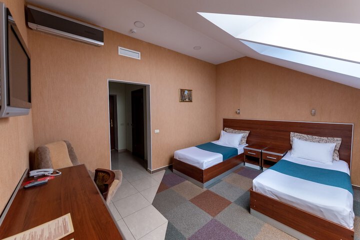 Room 6 of 53