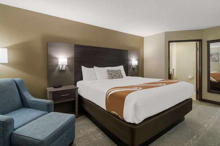 1 King Bed (22 of 25)