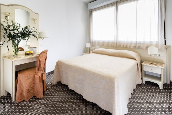 Room 7 of 24