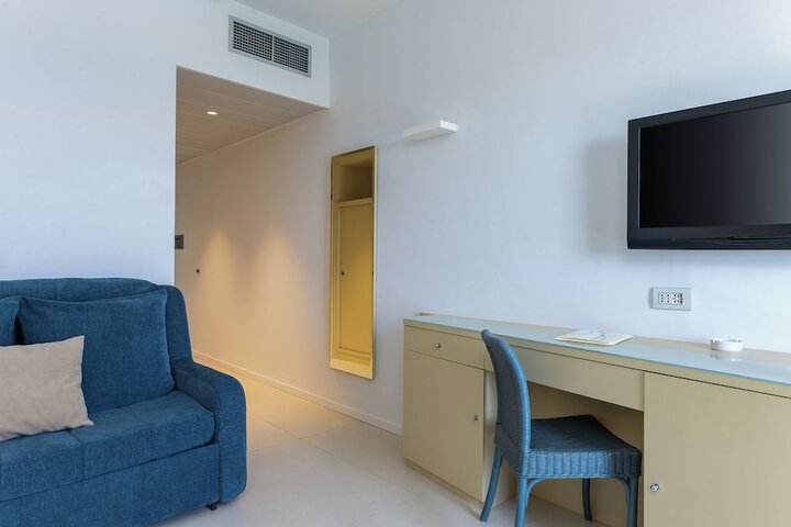 Room 42 of 138
