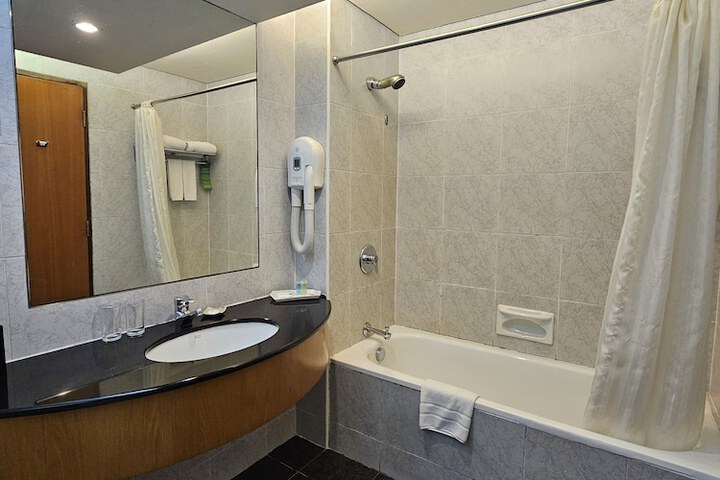 Room 21 of 40