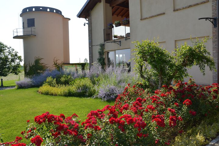 Hotel Exterior 44 of 52