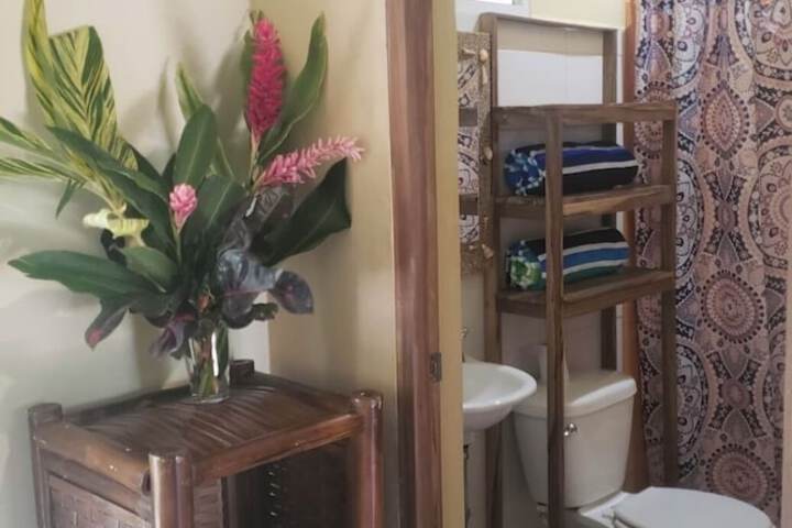 Room 6 of 9
