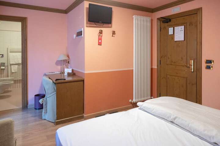 Room 50 of 211