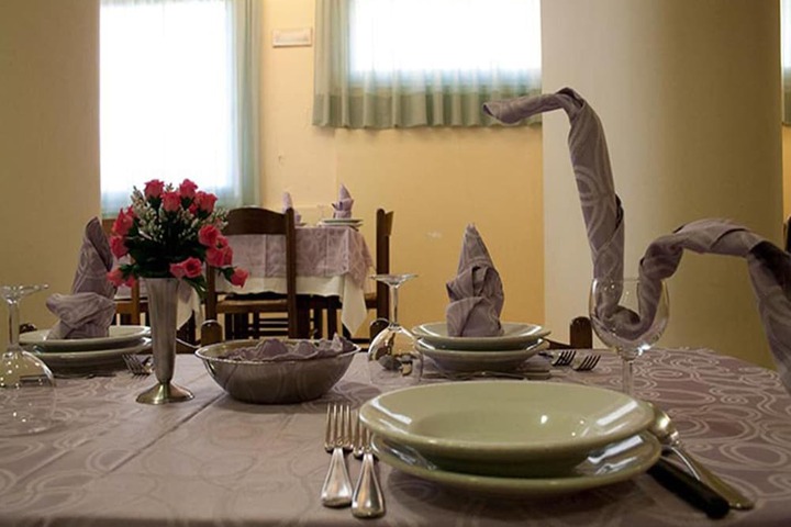 Dining 25 of 35