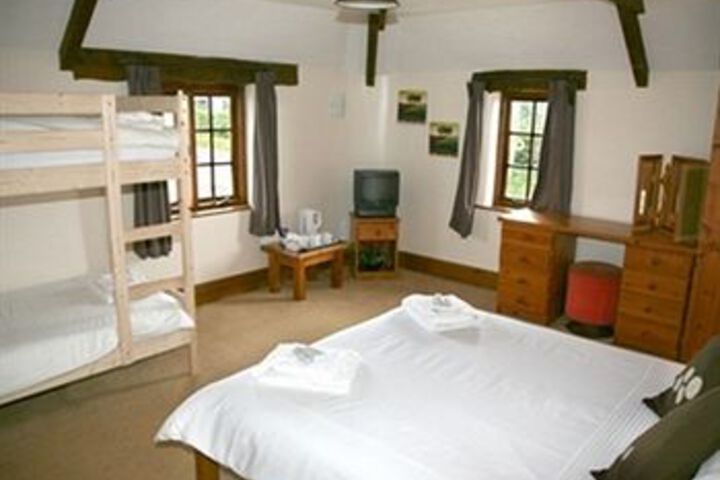 Room 6 of 9