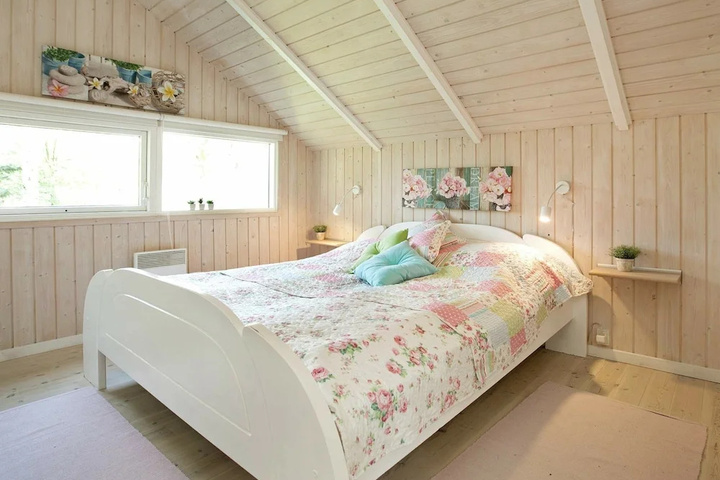 Room 5 of 18