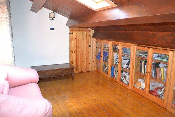 Room 8 of 10