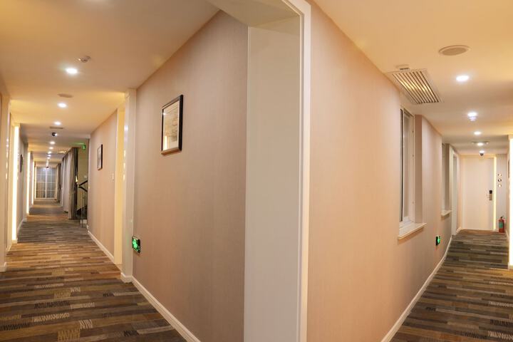 Ballroom/Hall 104 of 107