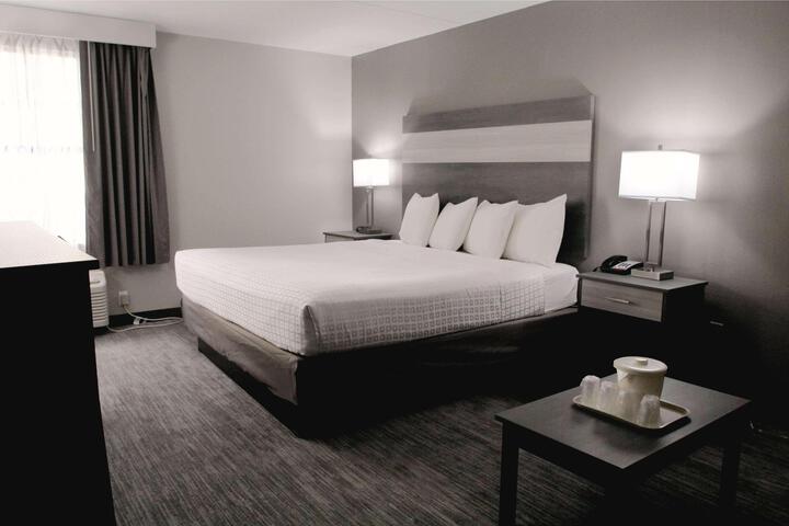 1 King Bed (10 of 11)
